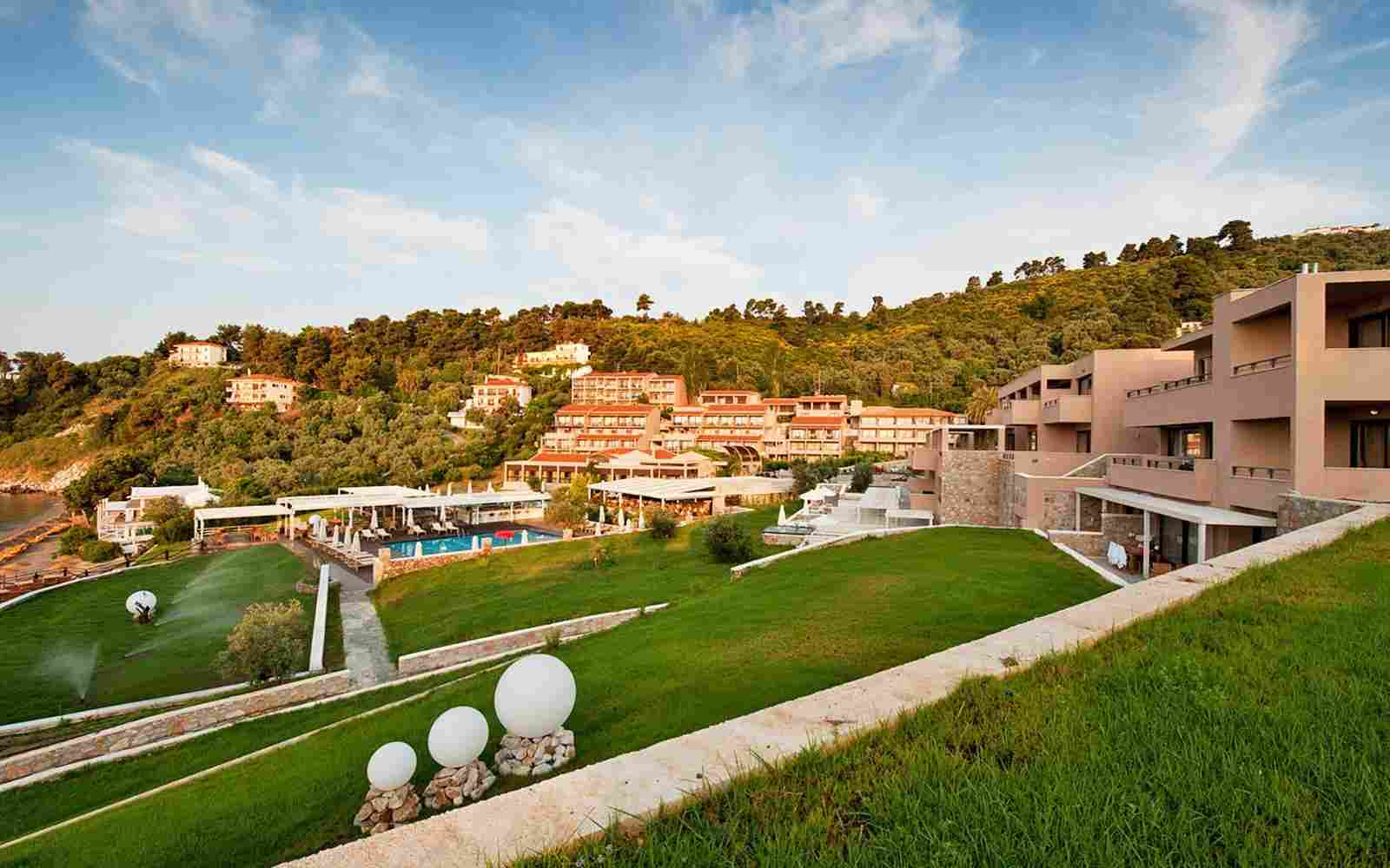 https://provarma.gr/wp-content/uploads/2016/03/summer-hotel-02.jpg