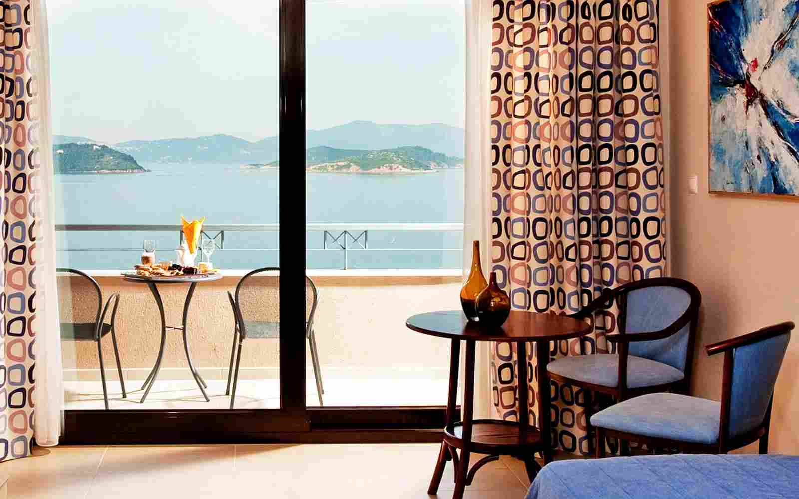 https://provarma.gr/wp-content/uploads/2016/03/summer-room-05.jpg