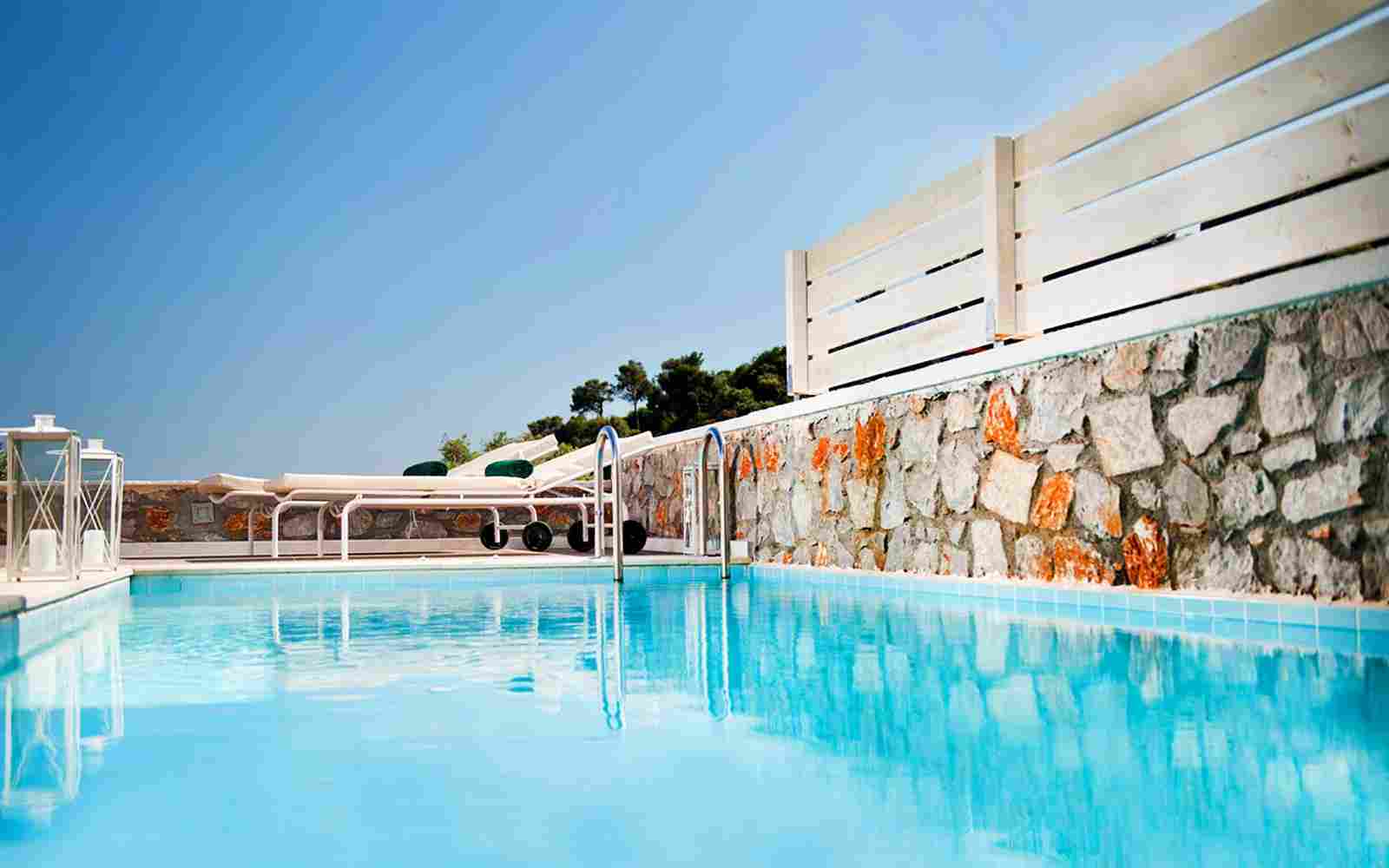 https://provarma.gr/wp-content/uploads/2016/03/summer-room-08.jpg