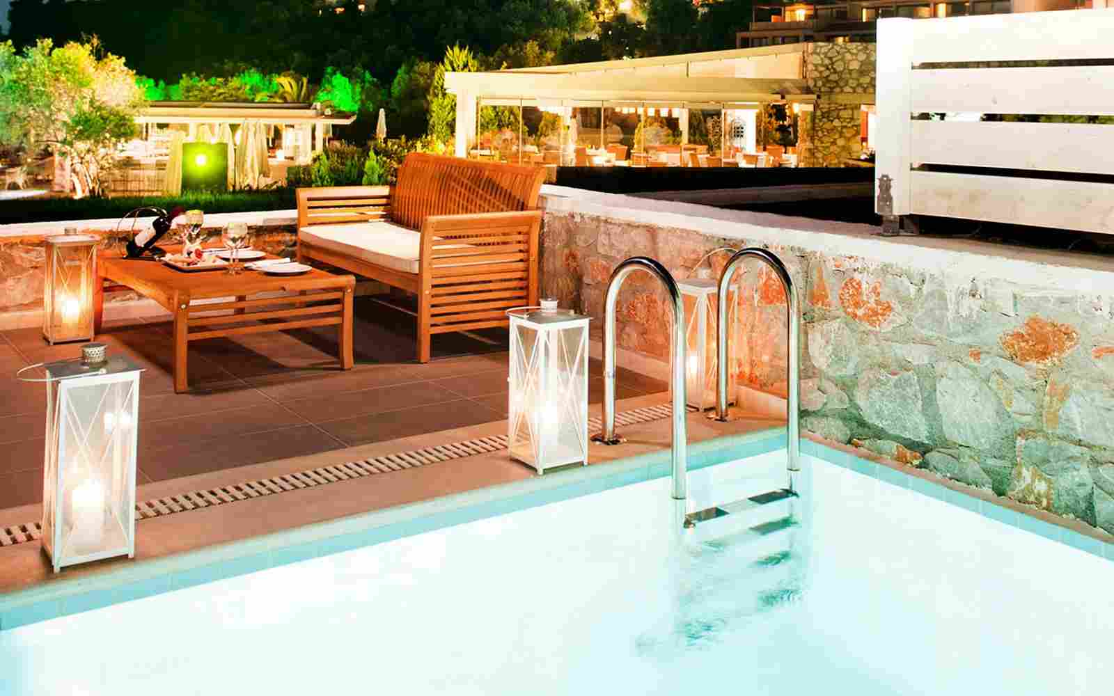 https://provarma.gr/wp-content/uploads/2016/03/summer-room-09.jpg