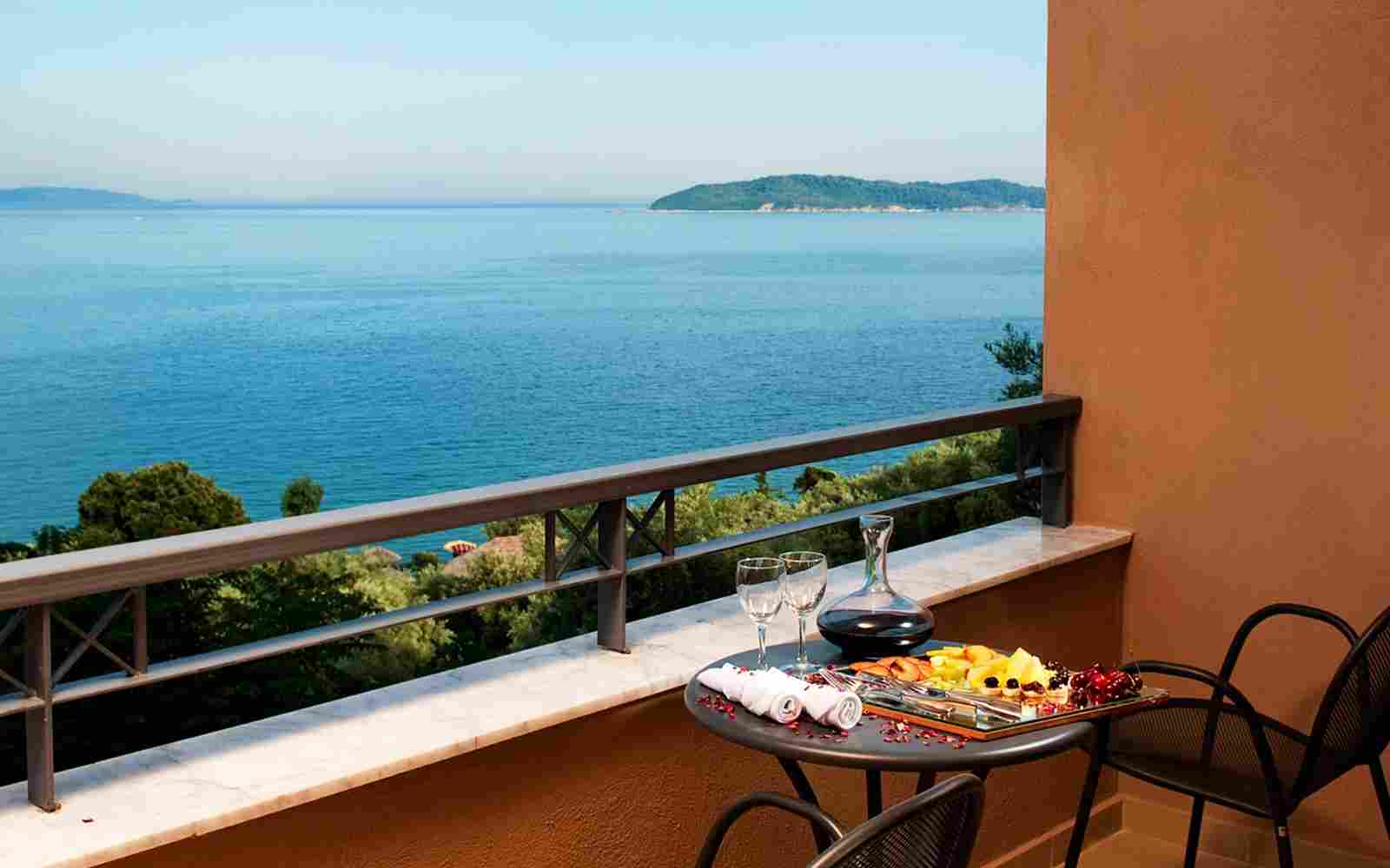 https://provarma.gr/wp-content/uploads/2016/03/summer-room-16.jpg